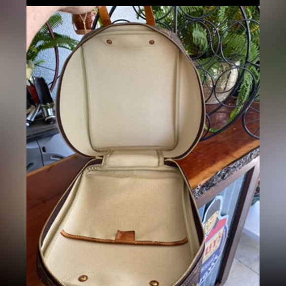 Louis Vuitton Excursion Bag - Picture 9 of 15